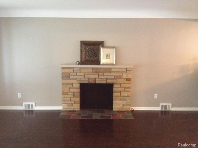 1878 Hawthorne Road Grosse Pointe, MI 48236 - Photo 3 of 23 Fireplace in Living room .jpg