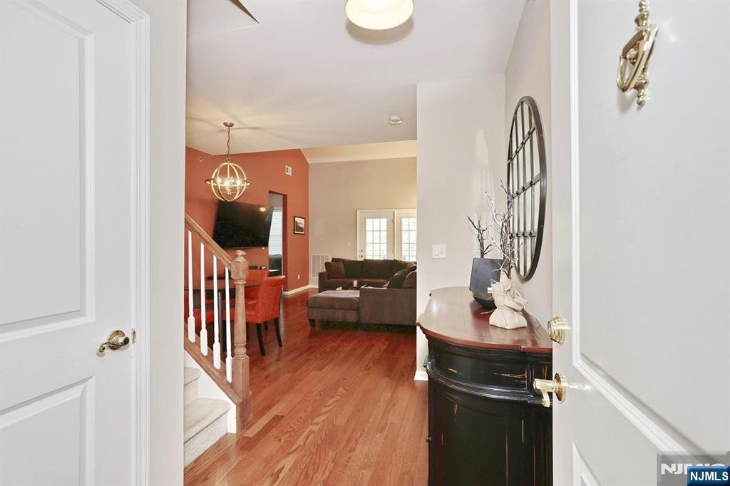 175 Rochelle Avenue, Unit 321 Rochelle Park, NJ 07662 - Photo 6 of 50