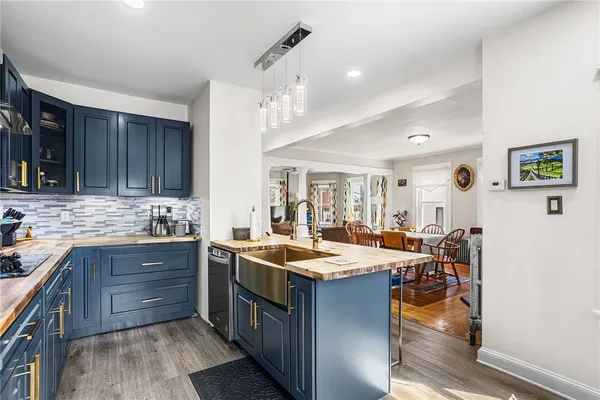 $450,000 | 32 5th Avenue, Woonsocket, RI 02895