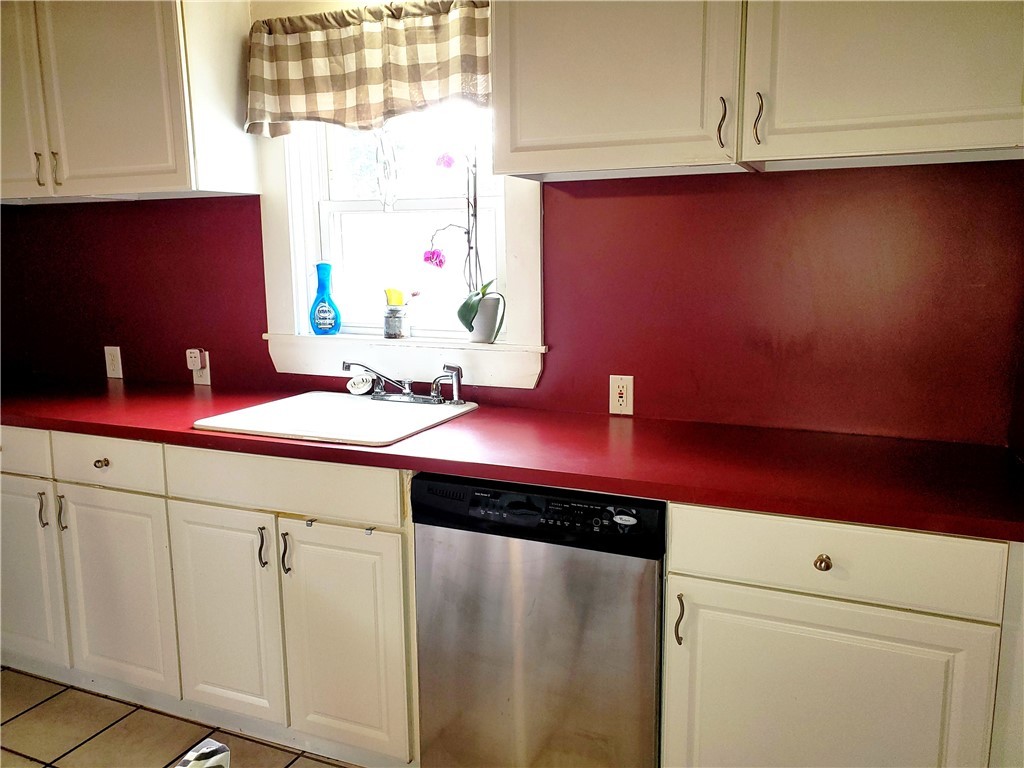 73 Windsor Road Pawtucket, RI 02861 - Photo 6 of 15