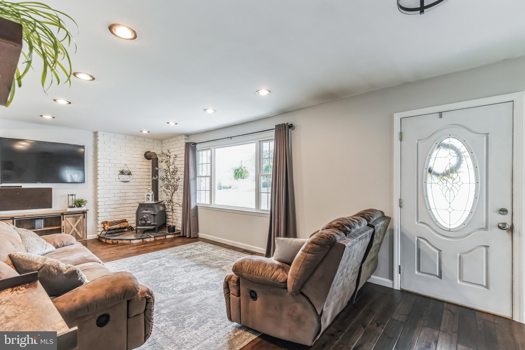 326 Wilson Road Turnersville, NJ 08012 - Photo 3 of 32