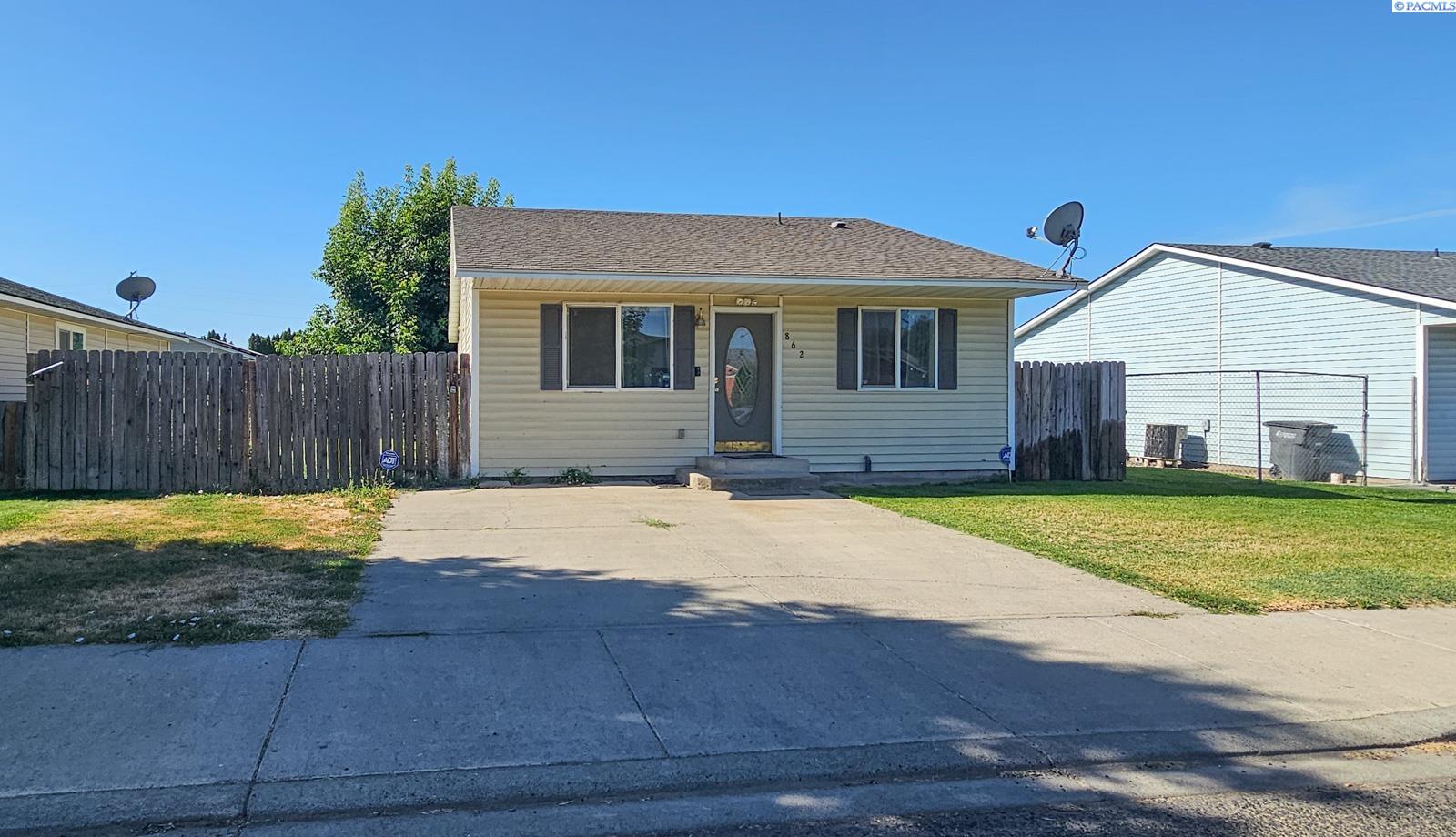 862 Ismo Loop Sunnyside, WA 98944 - Photo 1 of 14 Gallery Image 1
