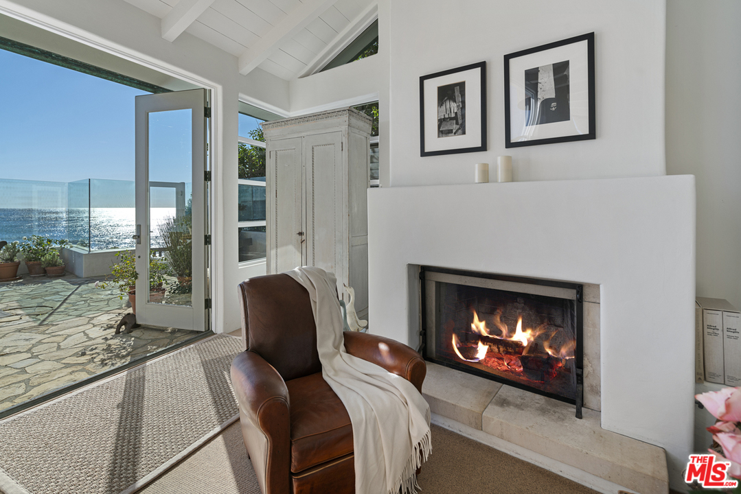 31725 Sea Level Drive Malibu, CA 90265 - Photo 8 of 37