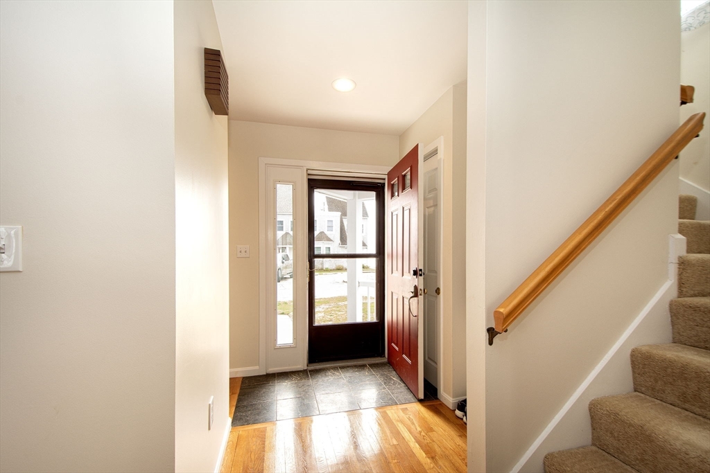32 Commodore Court, Unit 32 Hull, MA 02045 - Photo 3 of 26