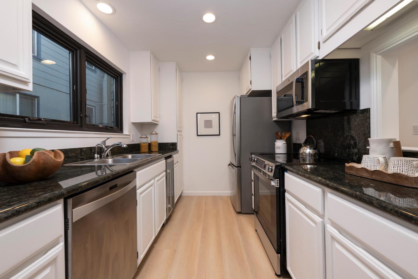 733 Fairfield Road, Unit 10 Burlingame, CA 94010 - Photo 14 of 34