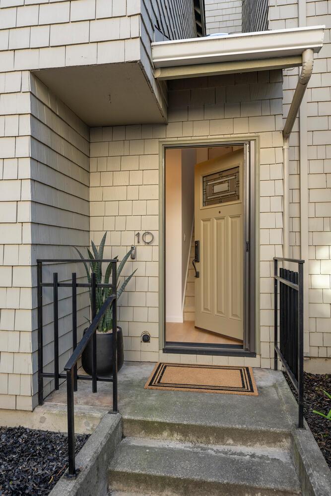 733 Fairfield Road, Unit 10 Burlingame, CA 94010 - Photo 3 of 34