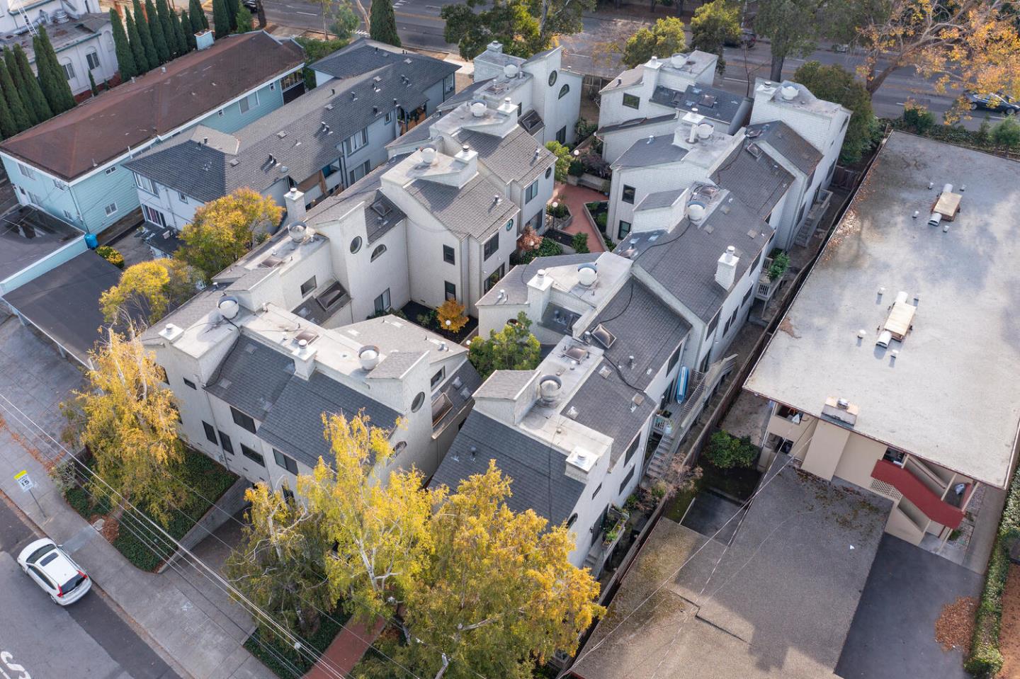 733 Fairfield Road, Unit 10 Burlingame, CA 94010 - Photo 31 of 34