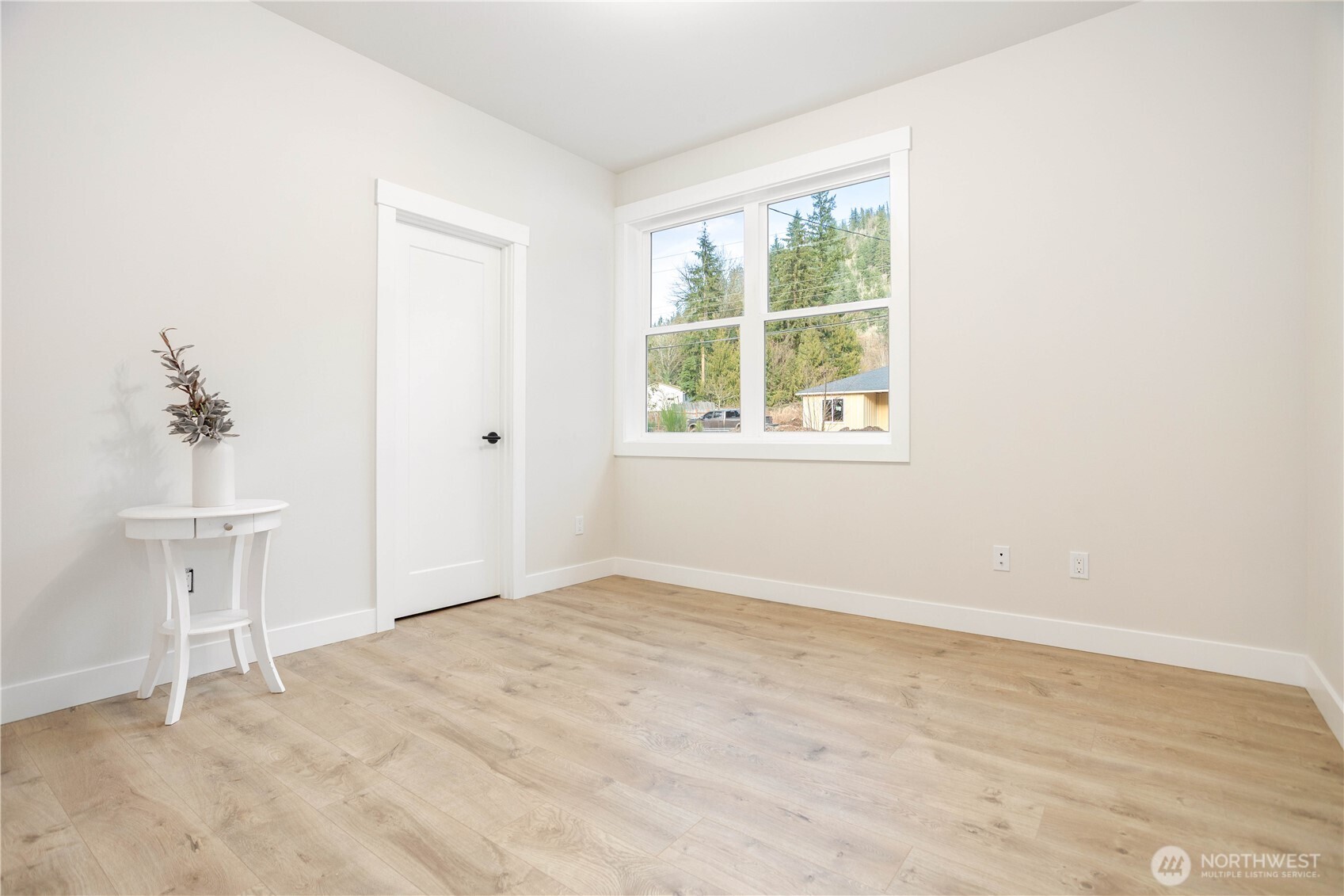 7933 Oregon Trail Maple Falls, WA 98266 - Photo 25 of 29 an empty room with a window