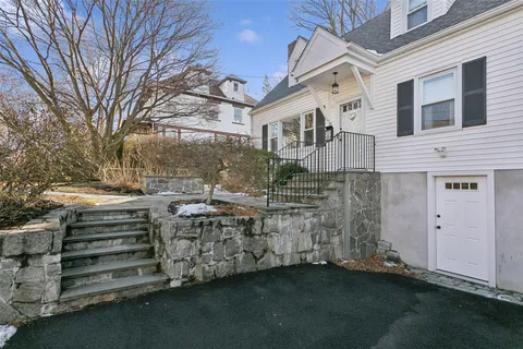 $840,000 | 84 Lakeview Avenue, Scarsdale, NY 10583