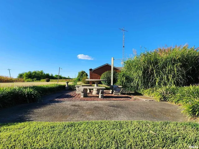 $189,900 | 325 Butler Road, Harrisburg, IL 62946