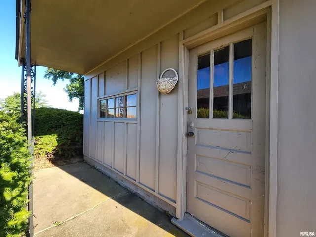 $189,900 | 325 Butler Road, Harrisburg, IL 62946