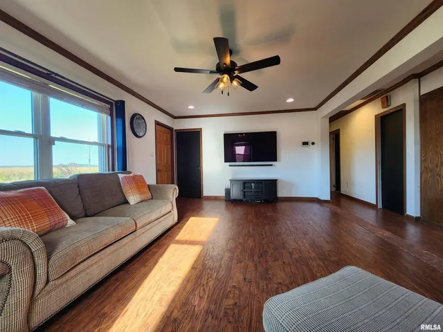 $189,900 | 325 Butler Road, Harrisburg, IL 62946