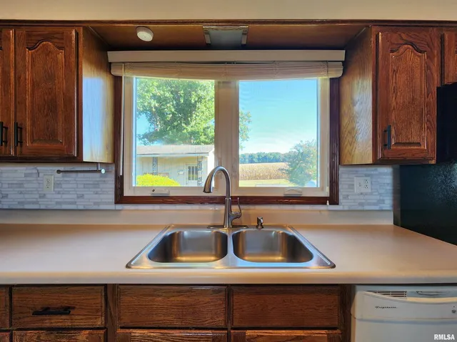 $189,900 | 325 Butler Road, Harrisburg, IL 62946