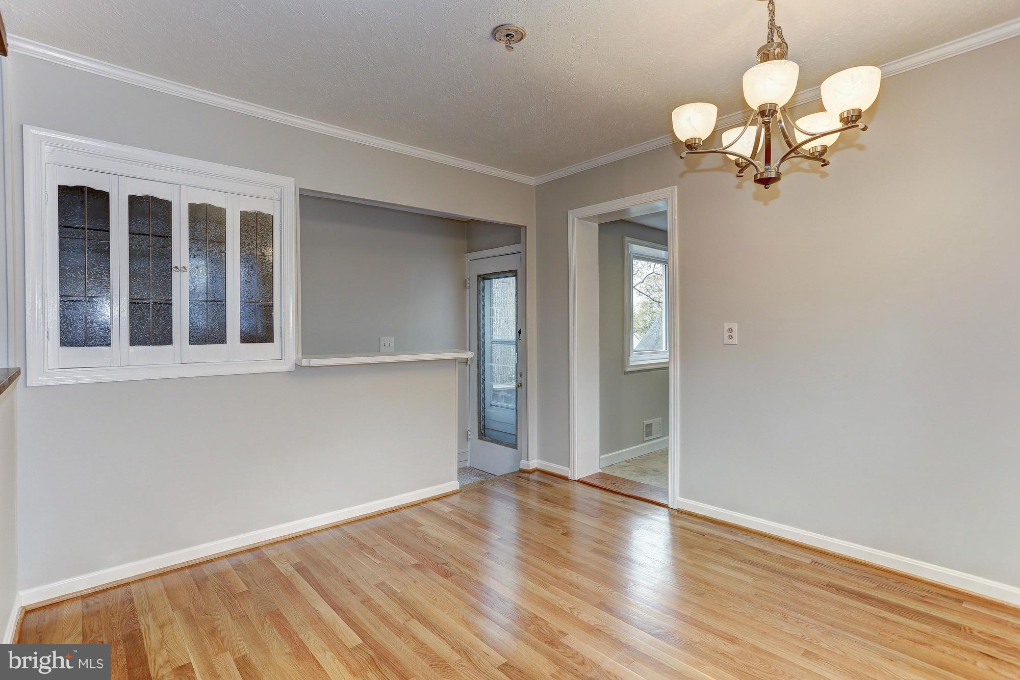 10600 Inwood Avenue Silver Spring, MD 20902 - Photo 13 of 30 Dining Room