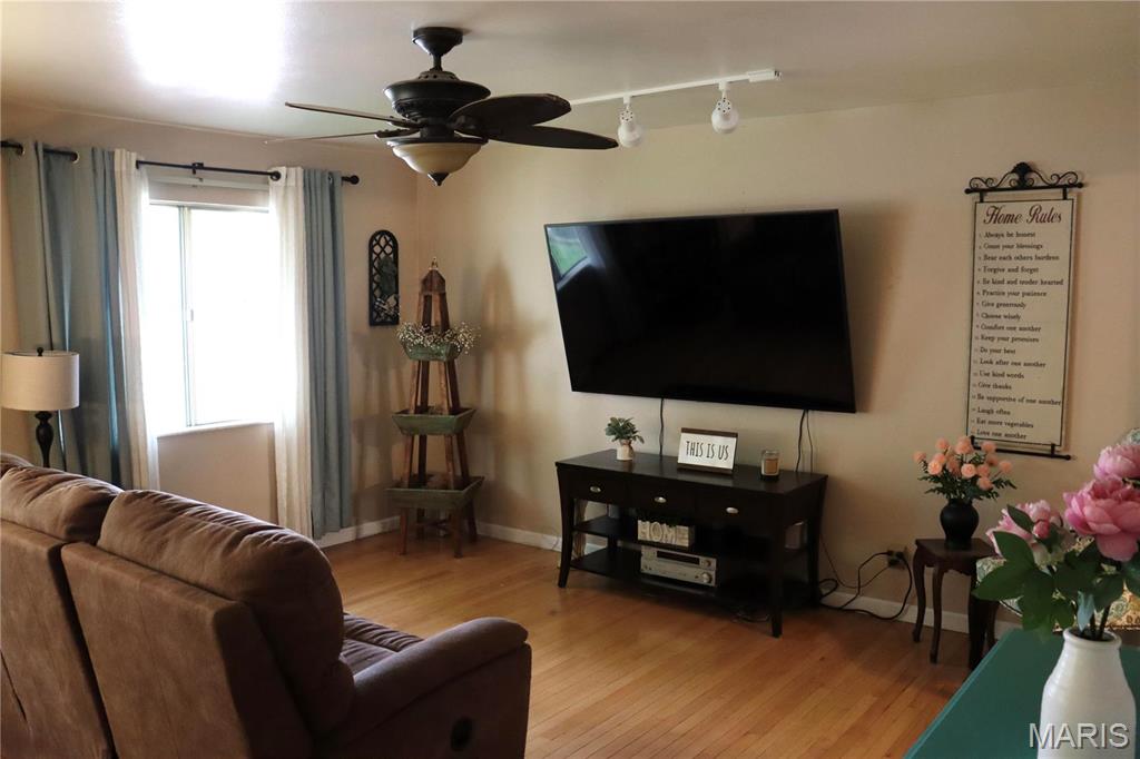 321 Todd Lane Belleville, IL 62221 - Photo 2 of 23