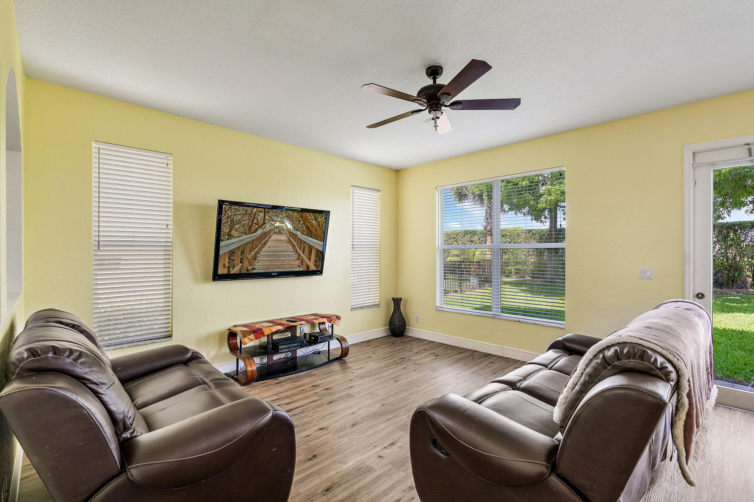 1211 Rose Gate Boulevard Riviera Beach, FL 33404 - Photo 2 of 18 1211 Rosegate Blvd MLS-2