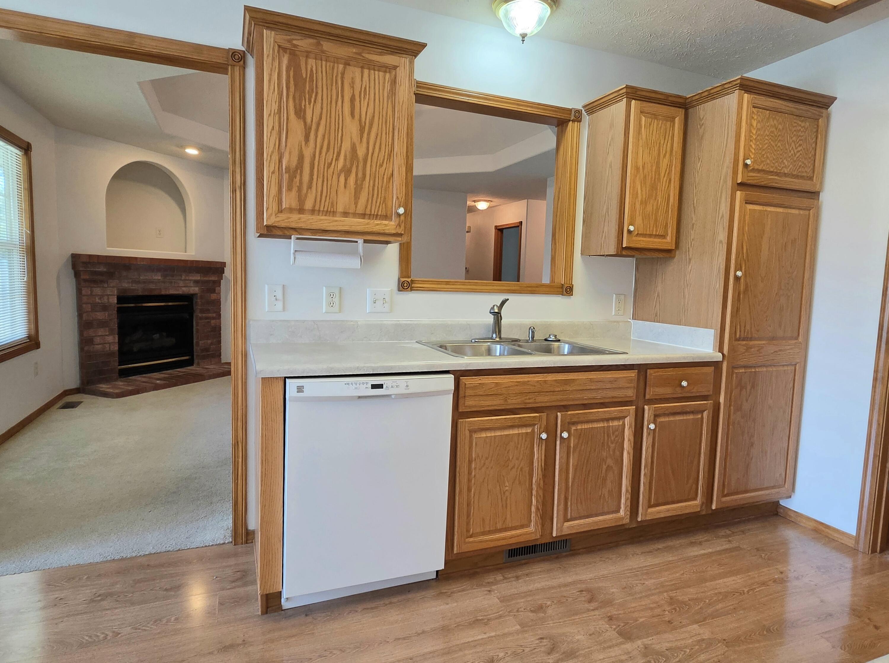 4784 West Portland Street Springfield, MO 65802 - Photo 8 of 21 20260826_120239