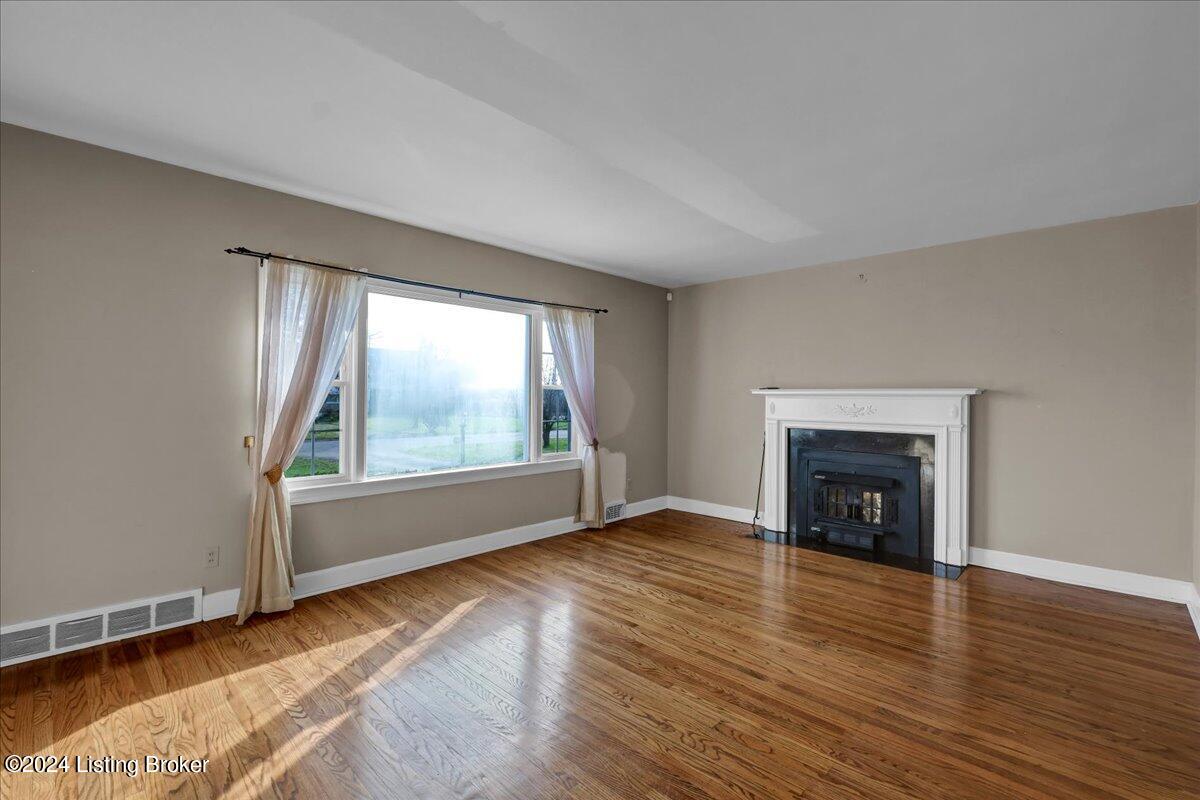 3028 Wellbrooke Road Louisville, KY 40205 - Photo 3 of 42 Living Room w/ fireplace