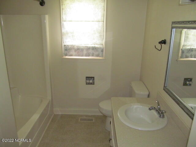 3707 Norwich Road New Bern, NC 28562 - Photo 8 of 13 Bathroom