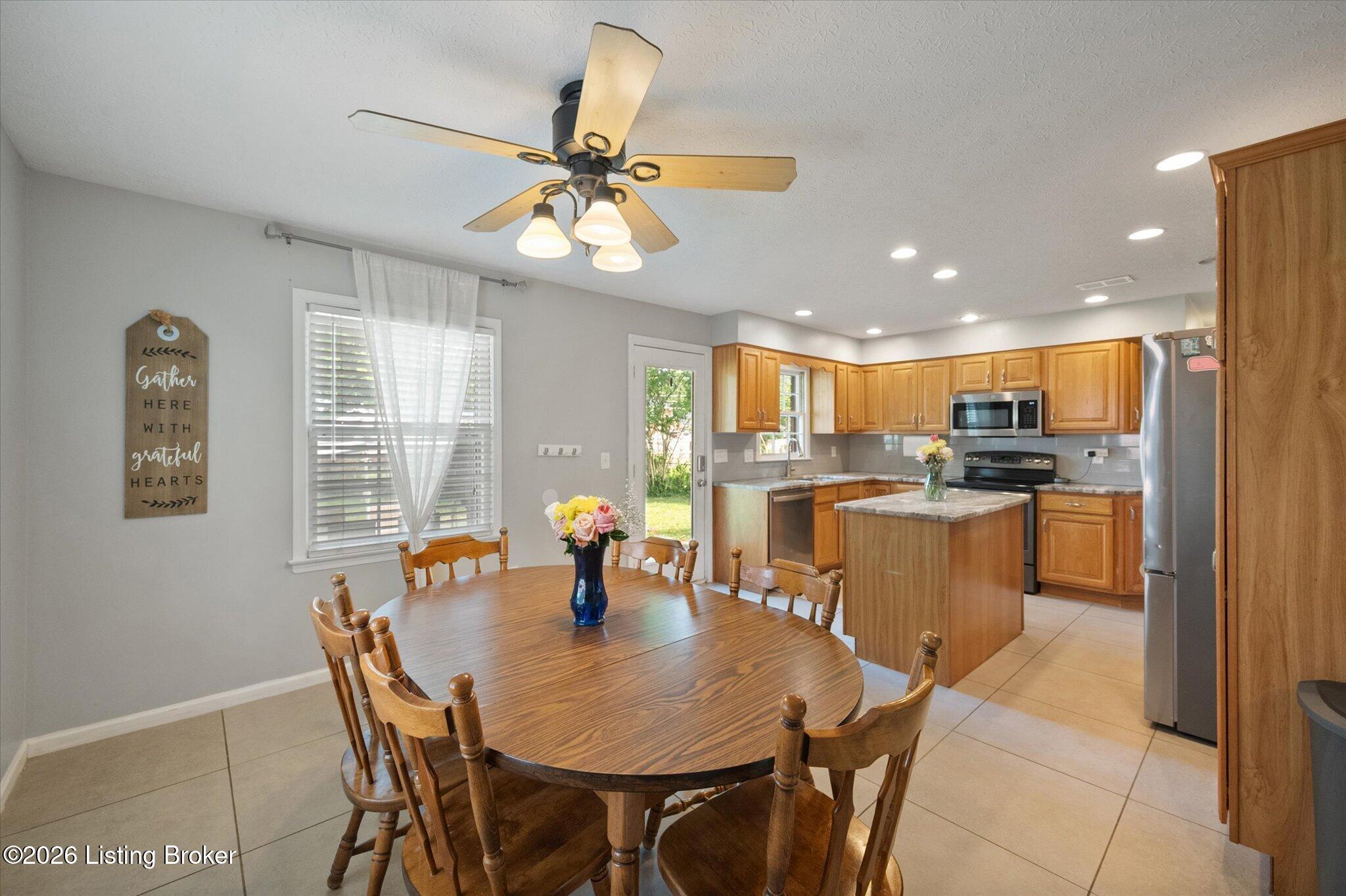 1905 Janlyn Road Jeffersontown, KY 40299 - Photo 6 of 26 Dining Area