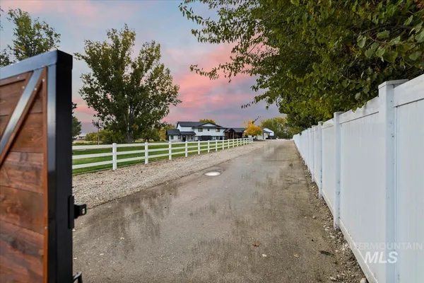 $1,875,000 | 1417 North Kcid Road, Caldwell, ID 83605