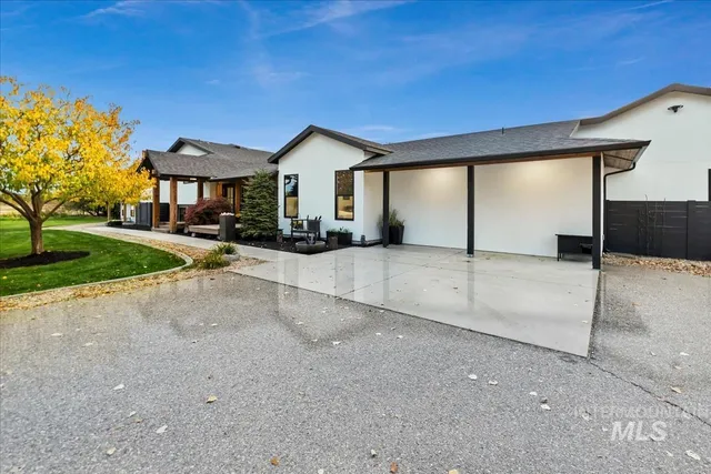 $1,895,000 | 1417 North Kcid Road, Caldwell, ID 83605