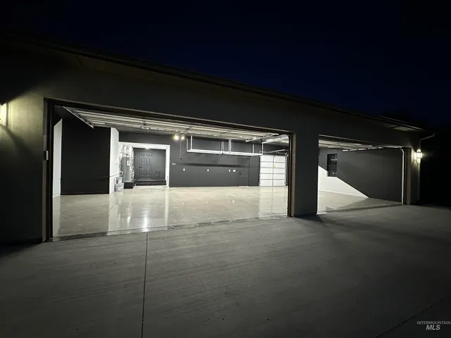 $1,895,000 | 1417 North Kcid Road, Caldwell, ID 83605