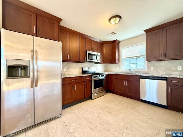 $2,900 | 623-625 Magnolia Avenue, Unit 2, Elizabeth, NJ 07206