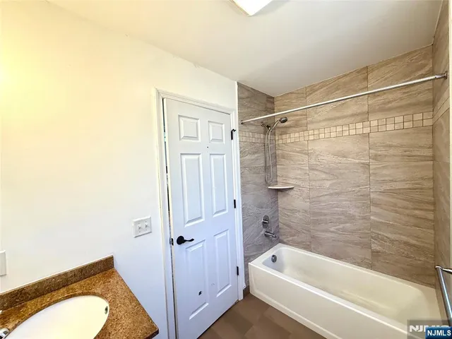 $2,900 | 623-625 Magnolia Avenue, Unit 2, Elizabeth, NJ 07206