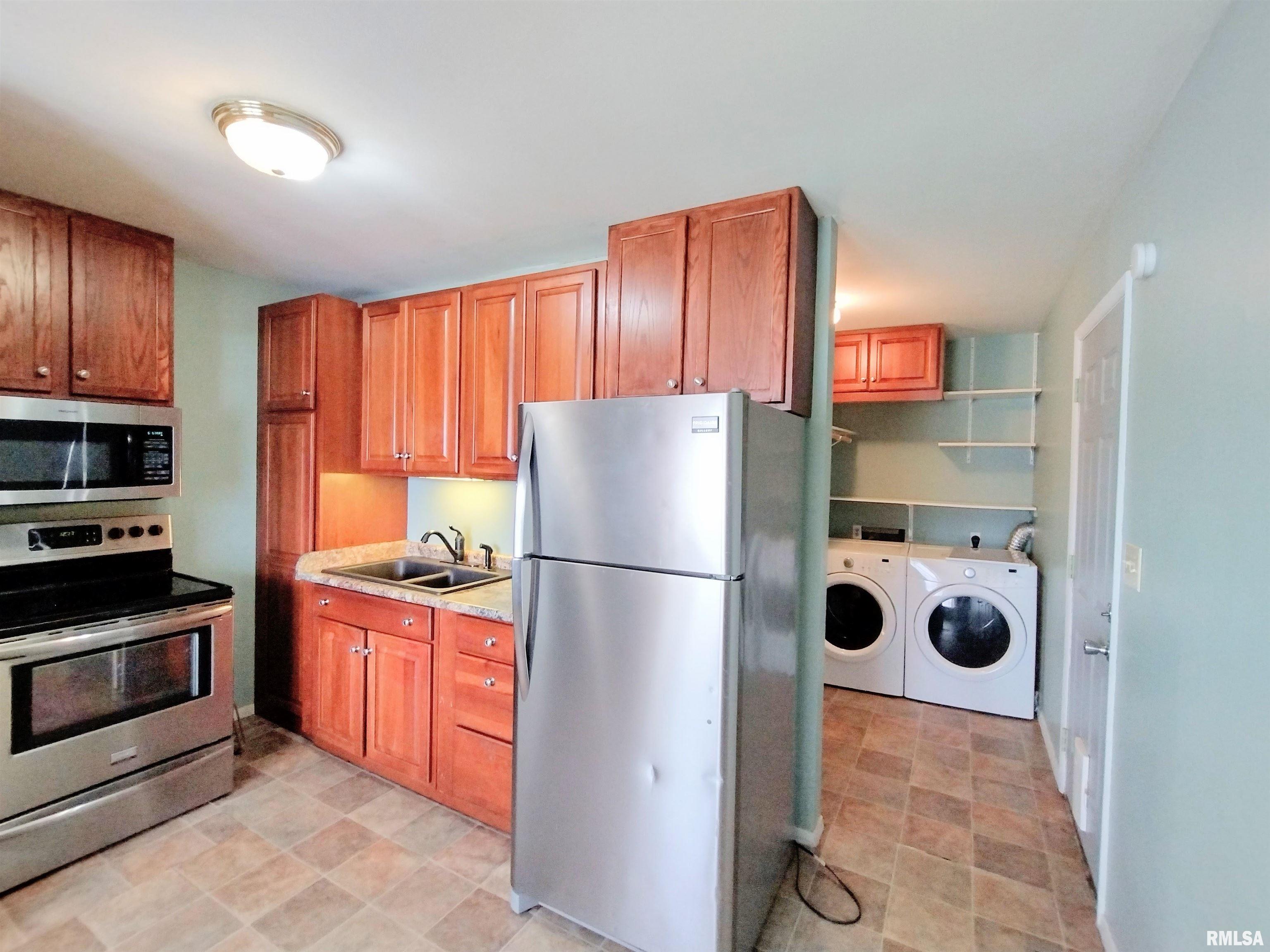 2128 Stonehenge Road Springfield, IL 62702 - Photo 13 of 33