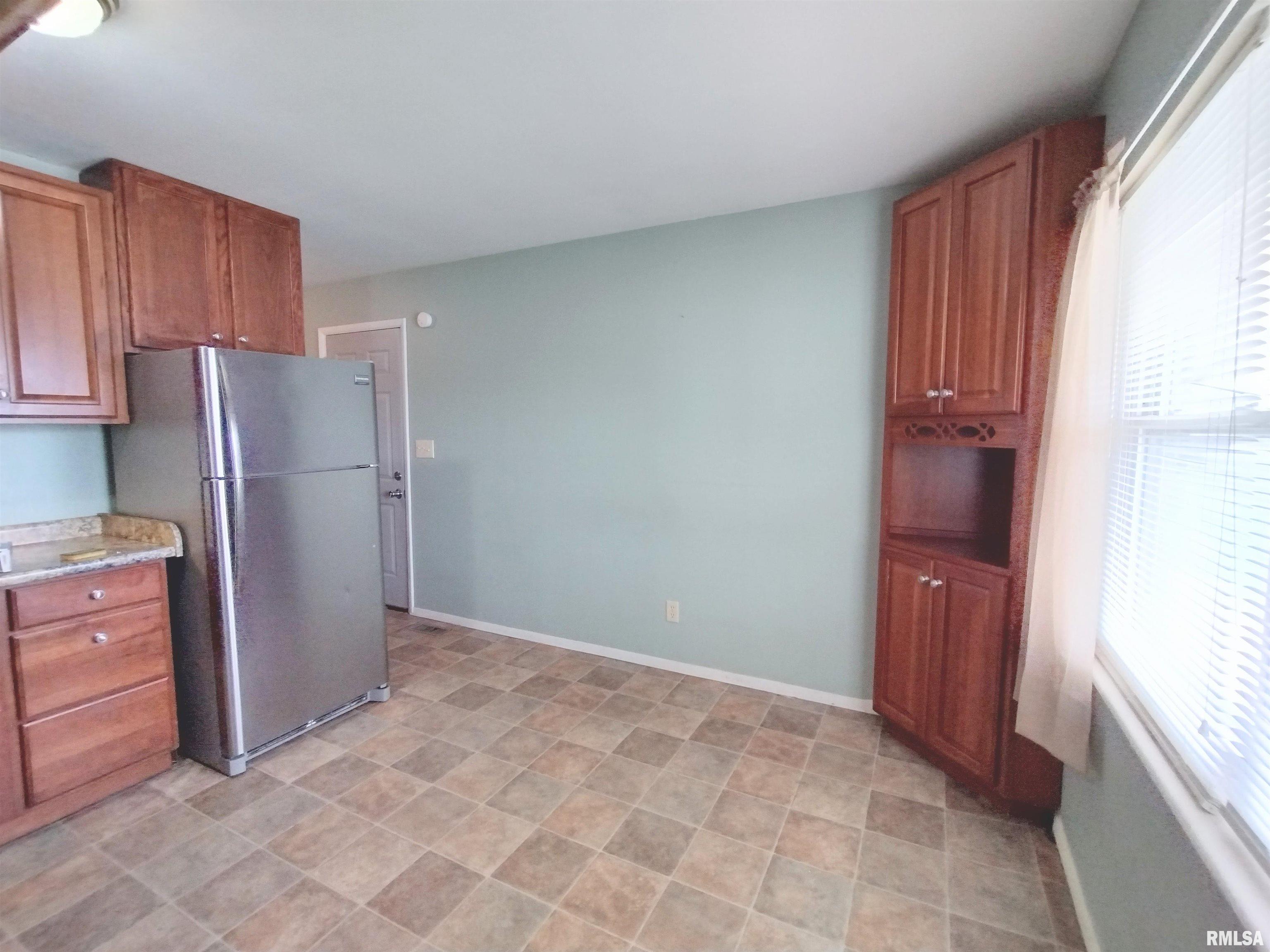 2128 Stonehenge Road Springfield, IL 62702 - Photo 15 of 33