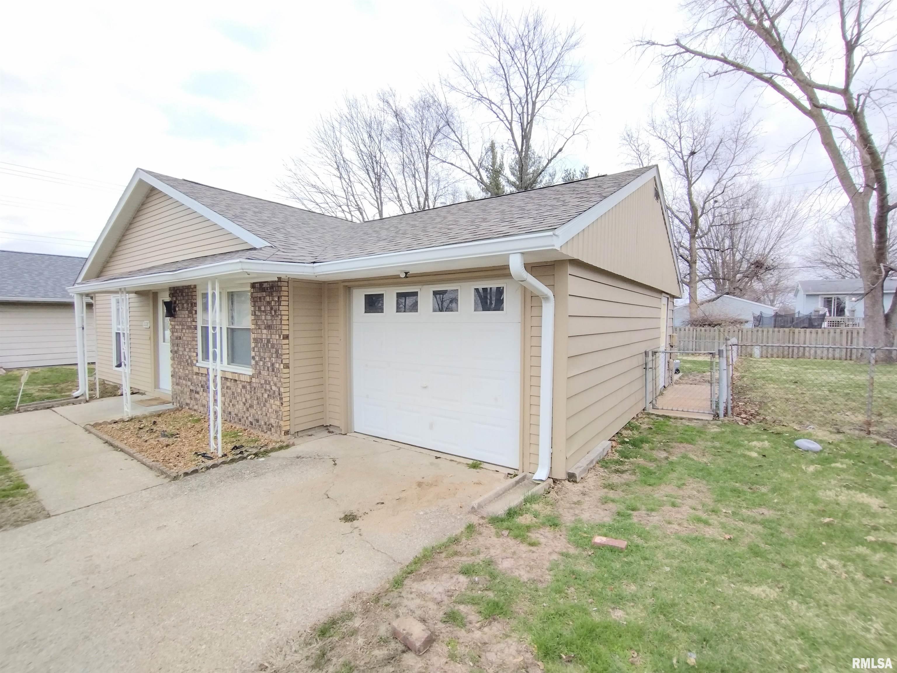 2128 Stonehenge Road Springfield, IL 62702 - Photo 2 of 33