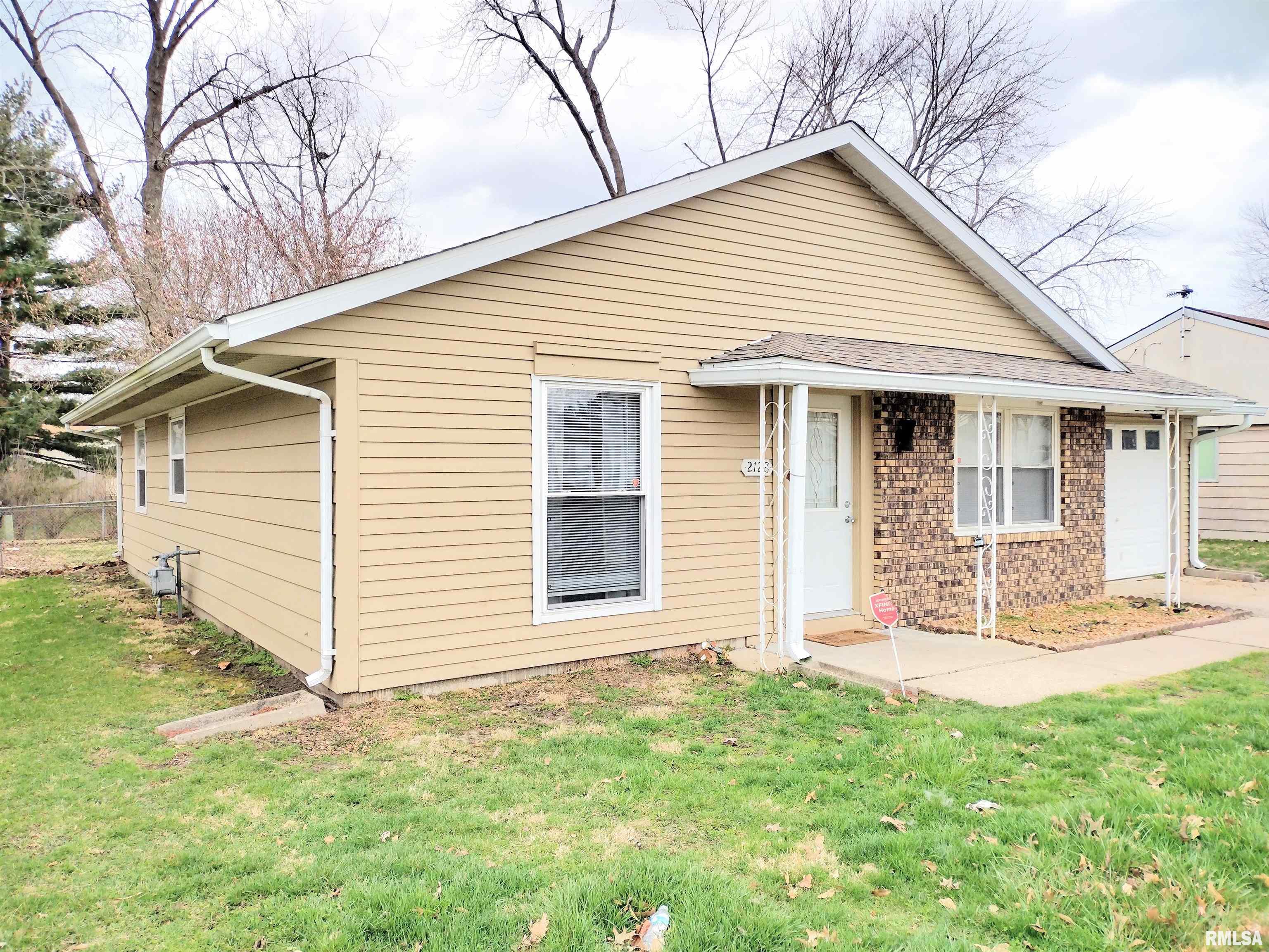 2128 Stonehenge Road Springfield, IL 62702 - Photo 3 of 33