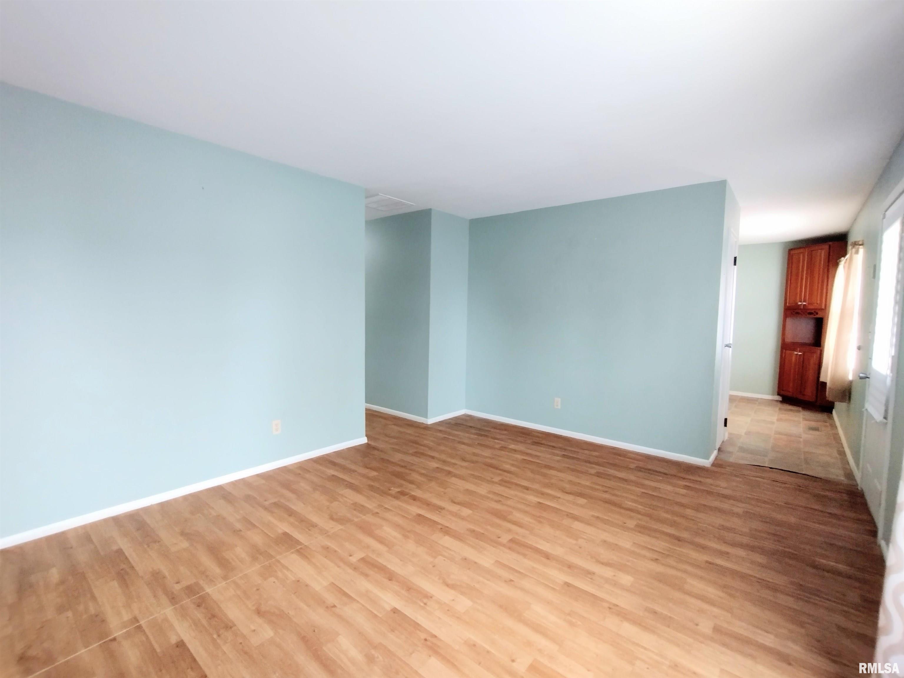 2128 Stonehenge Road Springfield, IL 62702 - Photo 4 of 33