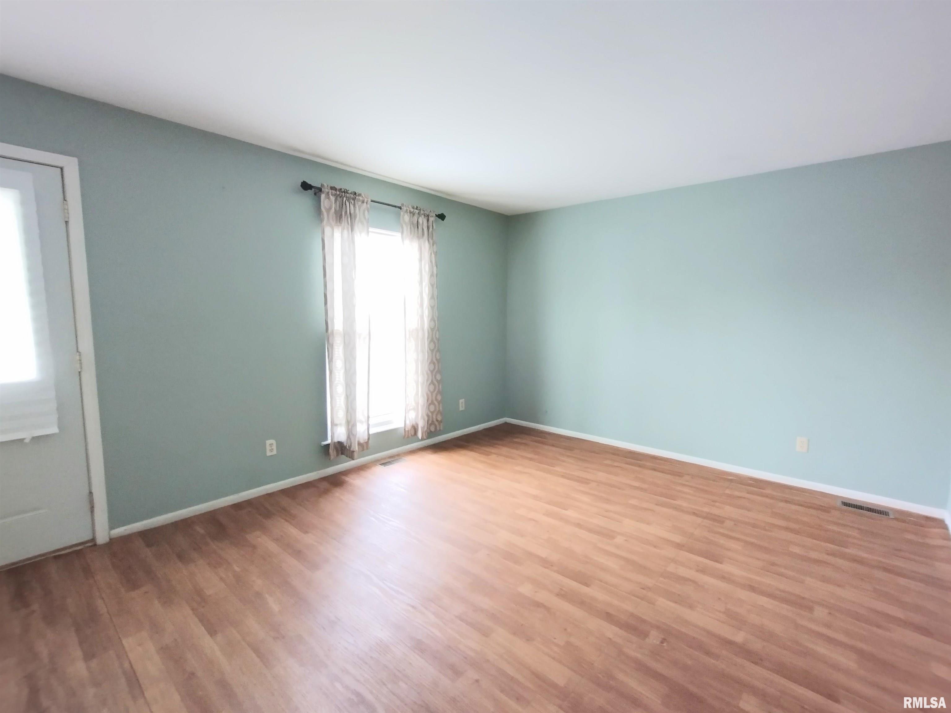 2128 Stonehenge Road Springfield, IL 62702 - Photo 7 of 33