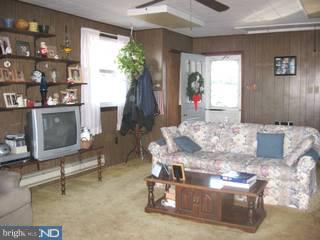 22 Woodhill Road Newtown Square, PA 19073 - Photo 2 of 6 Gallery Image 2