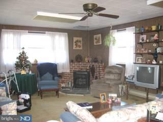 22 Woodhill Road Newtown Square, PA 19073 - Photo 3 of 6 Gallery Image 3