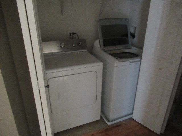 508 Ramsden Road Plano, IL 60545 - Photo 14 of 31 a utility room with dryer and washer