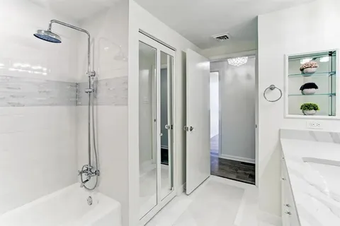 $399,000 | 5001 Woodway Drive, Unit 1405, Houston, TX 77056