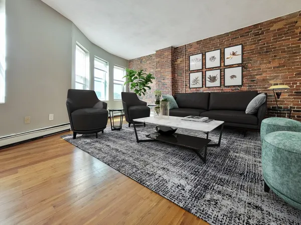 $3,095 | 338-342 Warren Street, Unit 5, Boston, MA 02119