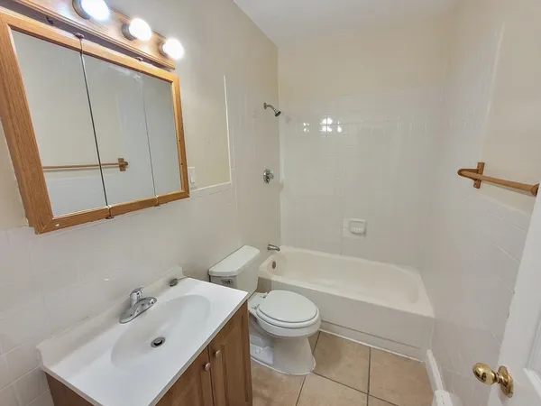 $3,095 | 338-342 Warren Street, Unit 5, Boston, MA 02119