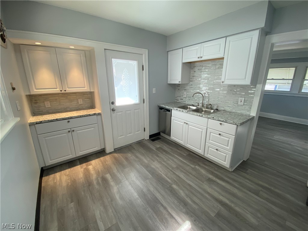 3327 Hearthstone Road Cleveland, OH 44134 - Photo 5 of 25 Gallery Image 5