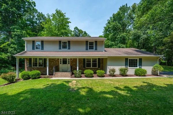$725,000 | 4 Tracey Lane, Sparta, NJ 07871