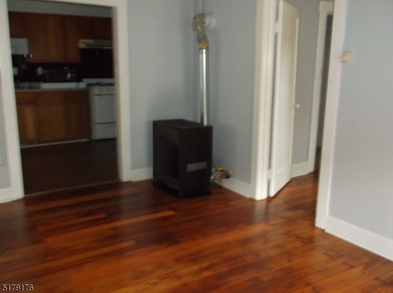 32 South Gifford Street Butler, NJ 07405 - Photo 6 of 11