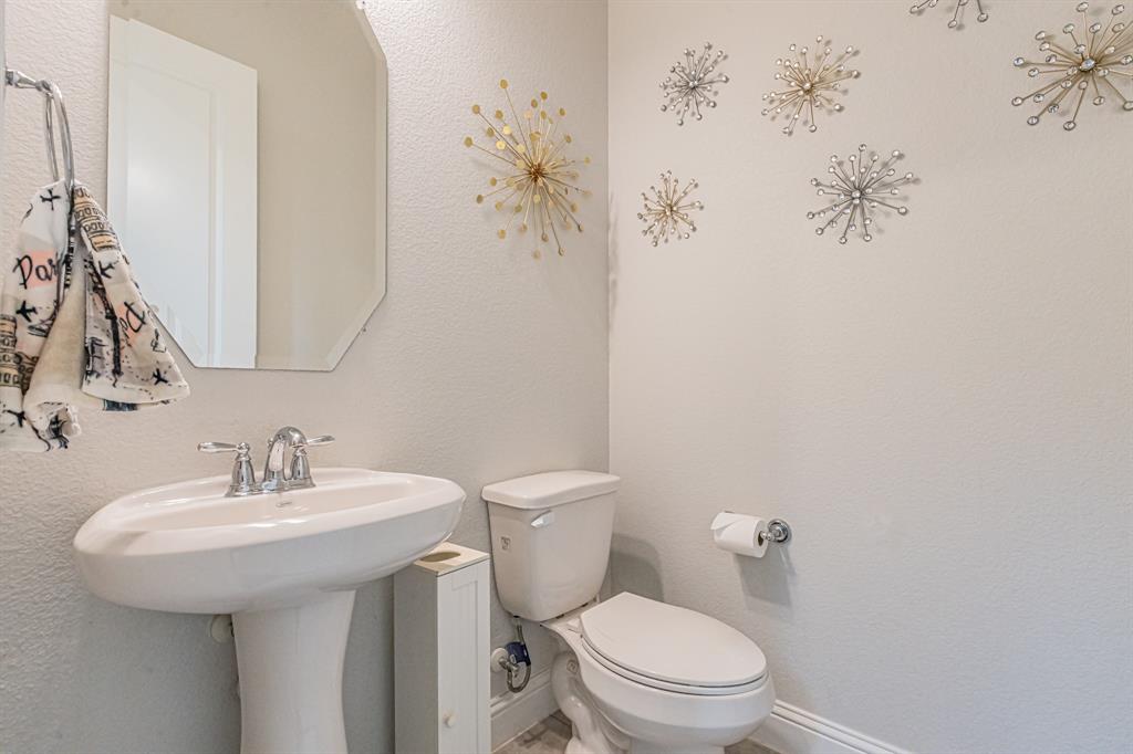 304 Adam Way Euless, TX 76040 - Photo 17 of 39 Half bathroom featuring a textured wall and toilet