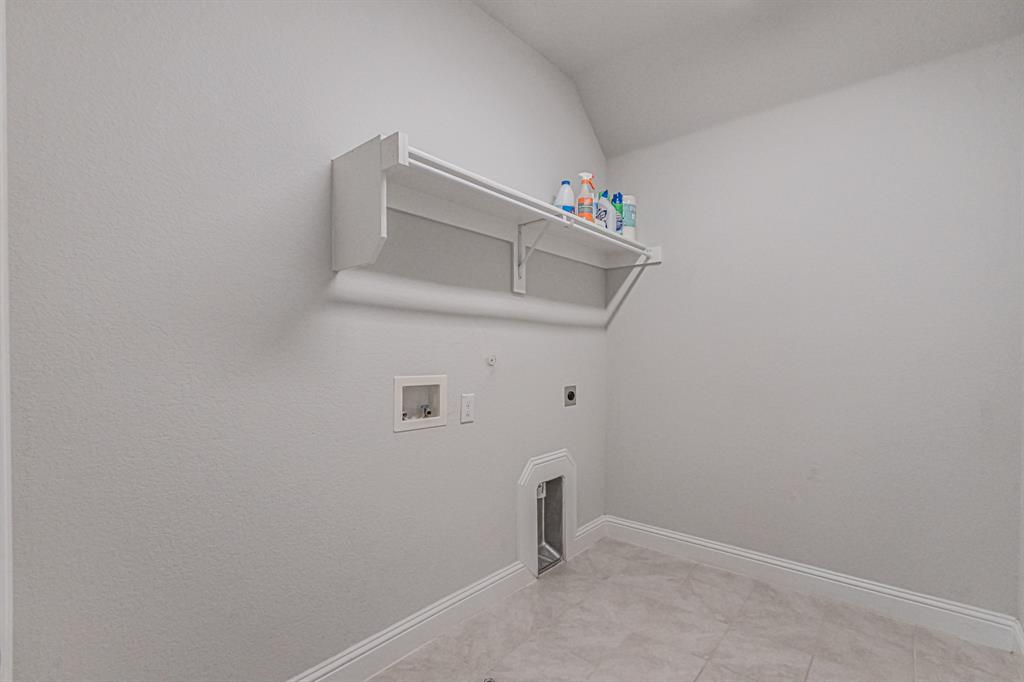 304 Adam Way Euless, TX 76040 - Photo 31 of 39 Laundry area with hookup for a gas dryer, vaulted ceiling, electric dryer hookup, and washer hookup