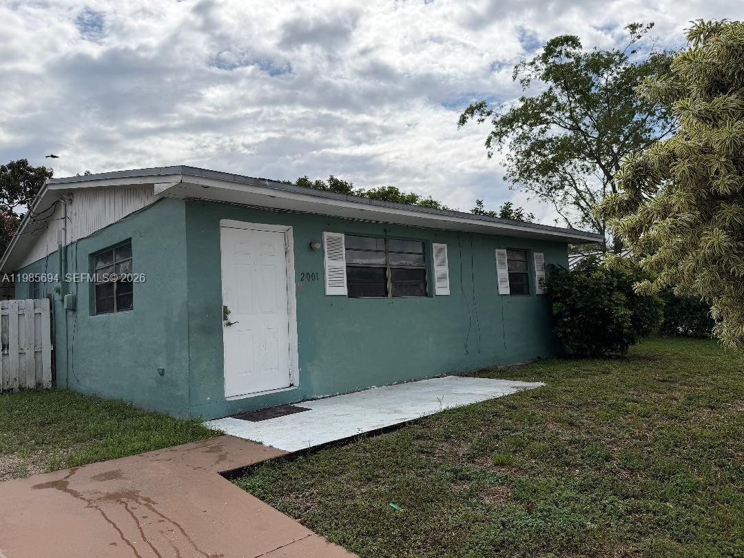 2001 Southwest 100th Avenue Miramar, FL 33025 - Photo 1 of 8