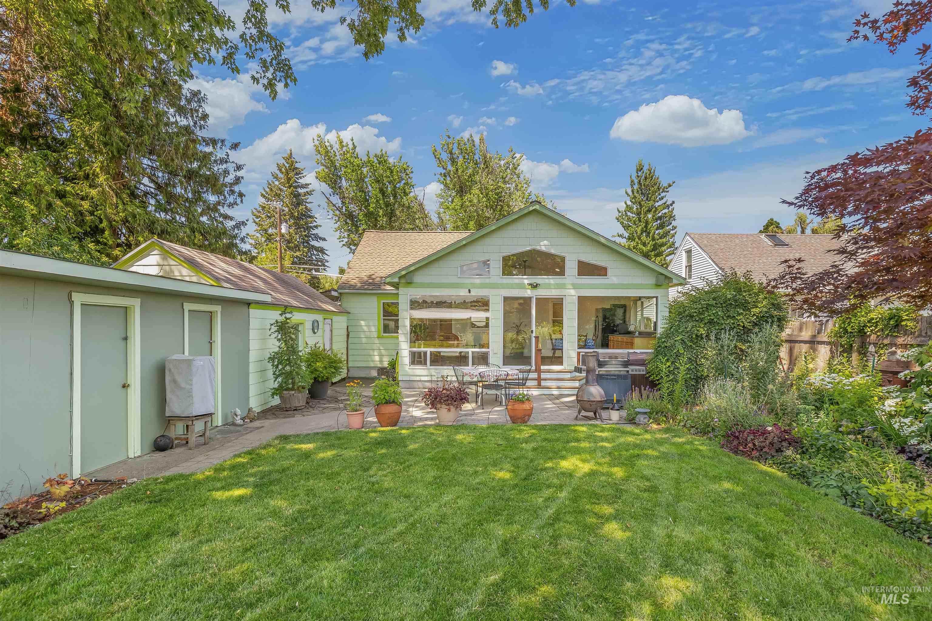 924 N Street Lewiston, ID 83501 - Photo 41 of 46 Expansive green lawn leading to a stone patio with outdoor seating