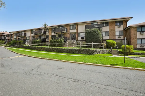 $299,000 | 119 Sierra Vista Lane, Unit 119, Valley Cottage, NY 10989