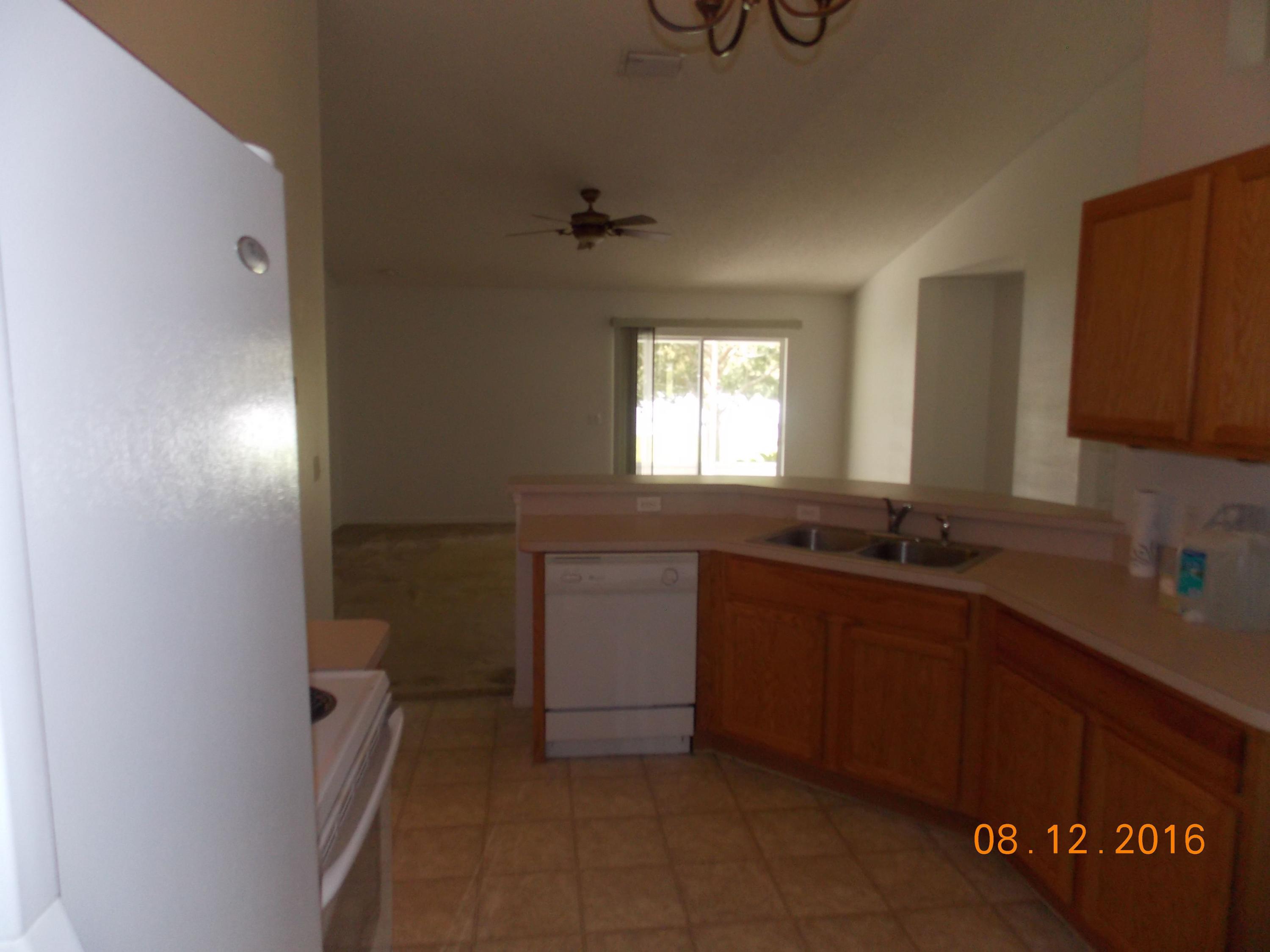 2086 Southwest Certosa Road Port St. Lucie, FL 34953 - Photo 7 of 32 Kitchen